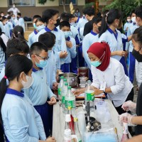 Kegiatan Bazar & Lomba Bulan Bahasa | SMP & SMK METTA MAITREYA